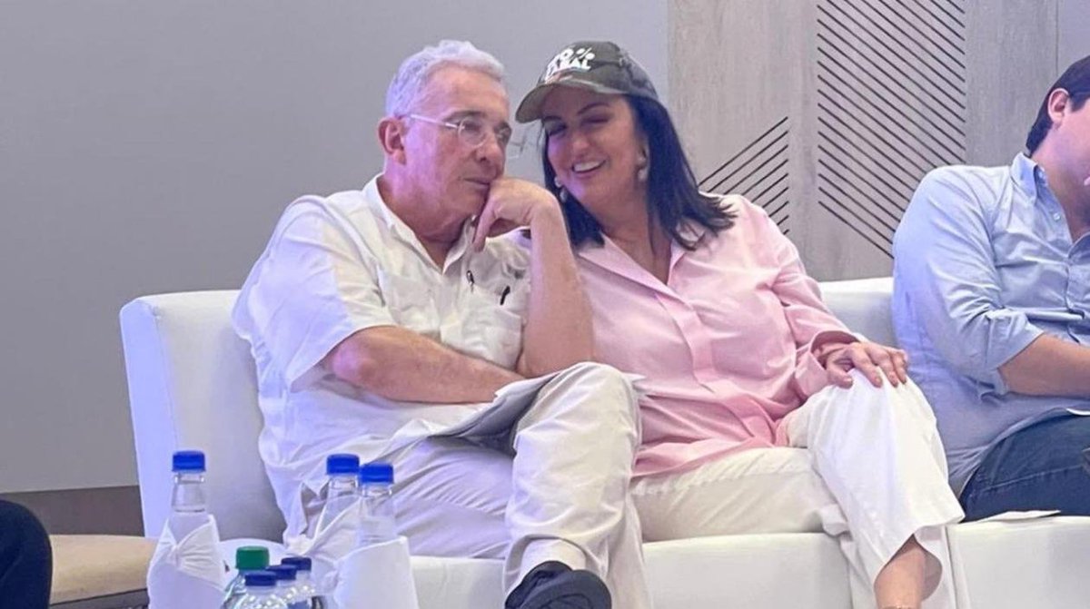 CarlArthurKing's tweet photo. "Le dije Polito ataque al gobierno, diga que vamos a tumbar a Petro, injurie y calumnie a Bolivar, y verá que nosotros en 2026 le damos el aval del Partido y lo hacemos parte del Centro Democrático...y se creyó todo..."

@MiguelPoloP @MariaFdaCabal @AlvaroUribeVel @CeDemocratico https://t.co/tMnahZwcAZ