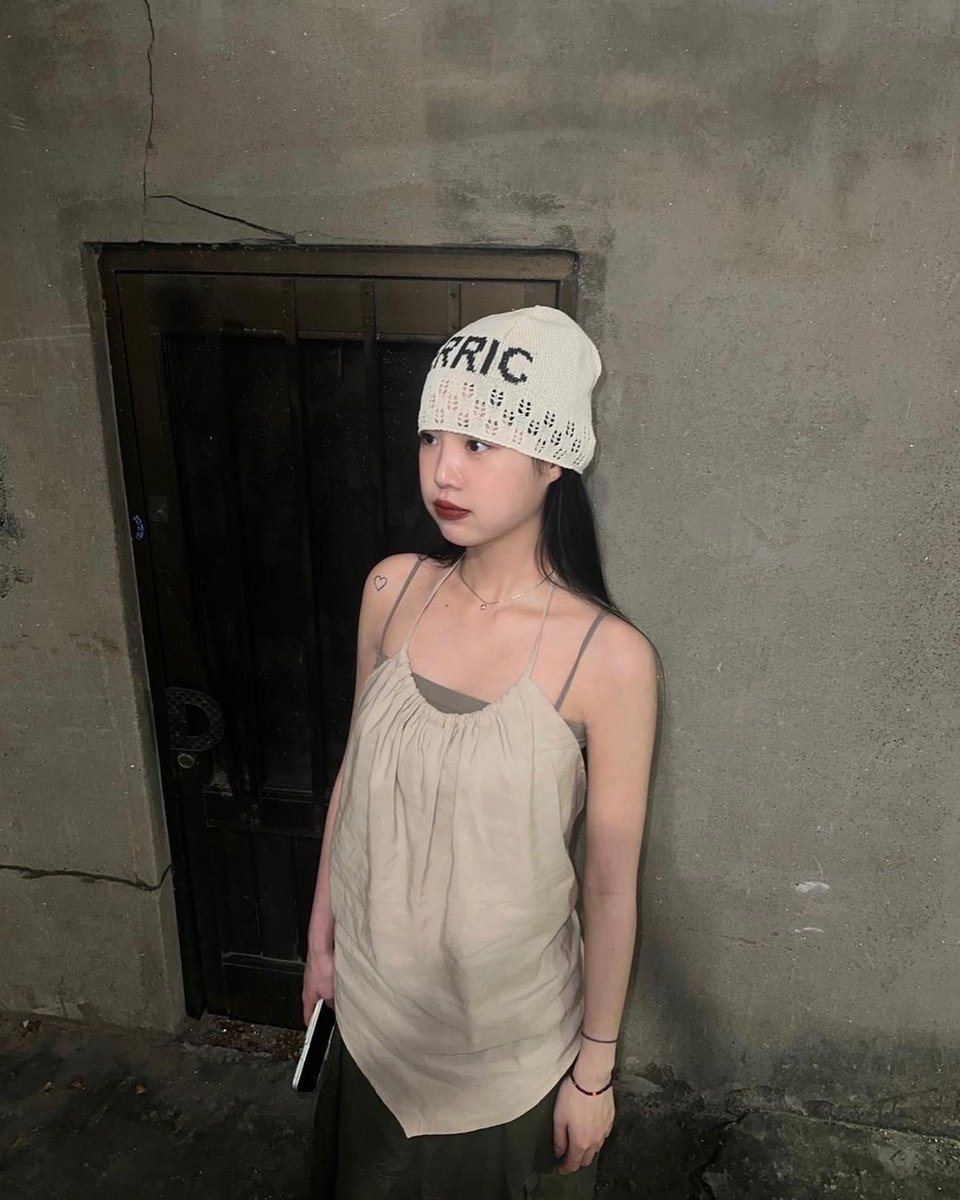 Her attire echoes the city's hush, a symphony of greys and beiges dancing across her form. But then, a rebellion unfolds. Lips stained the crimson kiss of a forbidden sunset, a defiant spark against the grayscale canvas. 𓏲  ˚  ₊ 🌹