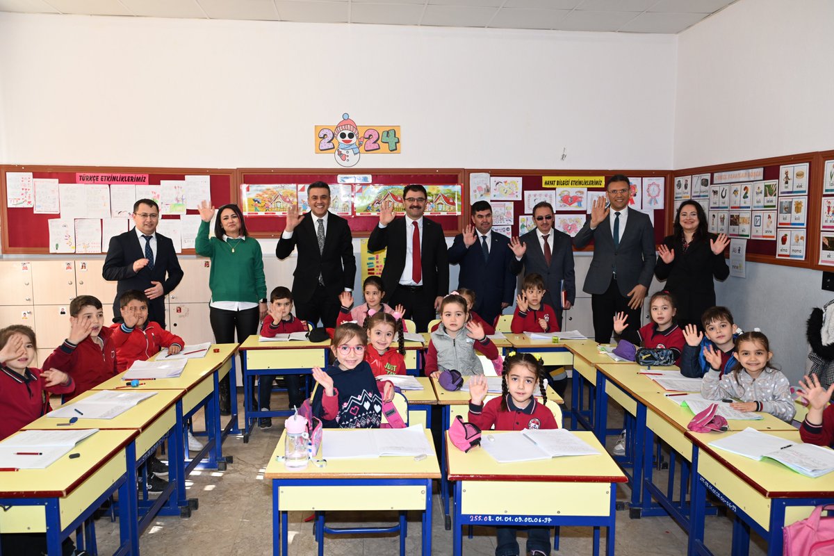 📌 Kale Mehmet ve Kemal Aracı İlk-Ortaokulu

Bakanlığımız <a href="/meb_dinogretimi/">MEB Din Öğretimi Genel Müdürlüğü</a> Genel Müdürümüz Dr.
<a href="/drahmetisleyen/">Ahmet İşleyen</a> ve İl Milli Eğitim Müdürümüz <a href="/emre_caliskan/">Emre Çalışkan</a>, okulumuzu ziyaretinde öğretmen ve öğrencilerimizle bir araya gelerek eğitim çalışmaları hakkında bilgiler aldı.

<a href="/tcmeb/">Millî Eğitim Bakanlığı</a>