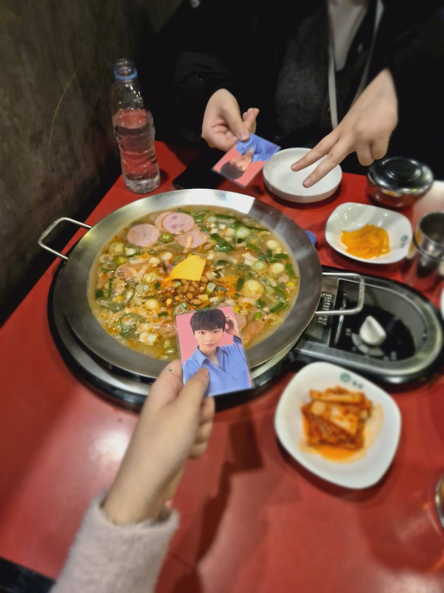 sara524524's tweet photo. #귀하디_귀한_05 
4번째 정모 즐거웠닷!+!💙💙💙💙💙💙
@crn_1228 @l2_cnsb @sall_salt @gimna01151206 https://t.co/IIHyVCVhRc