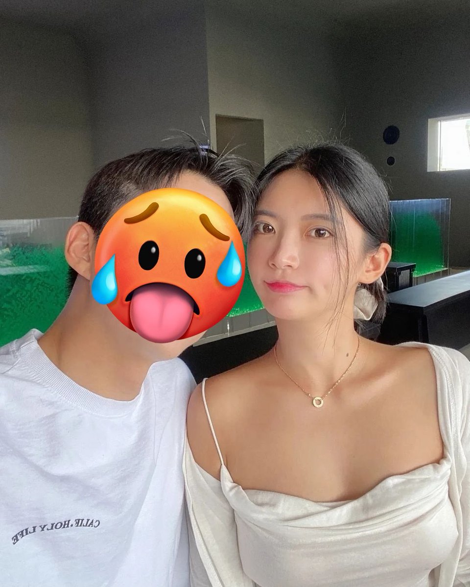 chenhh64478924's tweet photo. 正月初六，富二代绿狗一家和亲戚一起聚餐。亲戚一直夸他老婆知性漂亮还贤惠。富二代为了刺激晚上就把黑爹找来开了房，给老婆吃了避孕药。让黑爹随便操，刚才拍照片发了过来。
#绿帽ntr #绿帽献妻 #绿帽狗 #绿帽羞辱 #媚黑婊 #贡献女友 #贡献 #贡献老婆 #反差婊 #人妻调教 #人妻 https://t.co/xj9zQ9qNmD