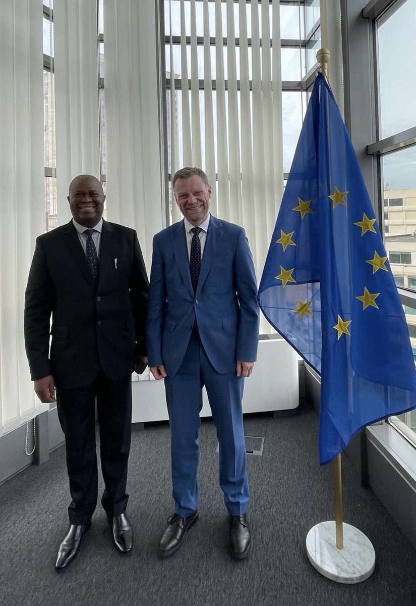 stephen_quest's tweet photo. It was a great pleasure to catch up with Dr Phil Mjwara, Director General of @dsigovza, today in Brussels. 

We took stock of progress on the excellent and wide-ranging 🇪🇺 🇿🇦 cooperation between @EU_ScienceHub and DSI, and looked ahead to future #science4policy collaborations. https://t.co/APJFm8VO8n