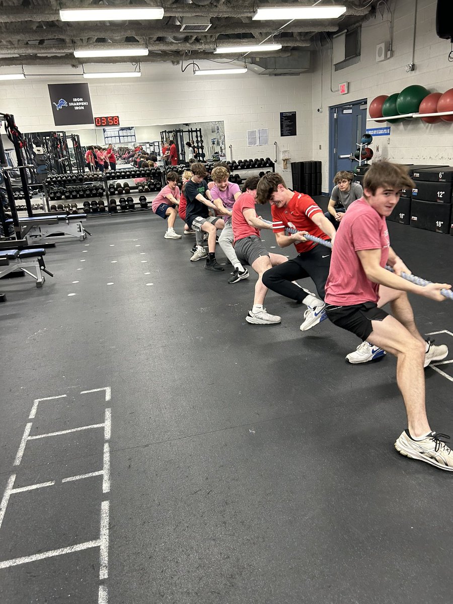 CoachKerrBexley's tweet photo. Great Valentines celebration lift to finish the week!! I love the enthusiasm these guys attack the morning with!! #FGW #lovelifting #hardworkpaysoffs https://t.co/UxfvMAmW7o