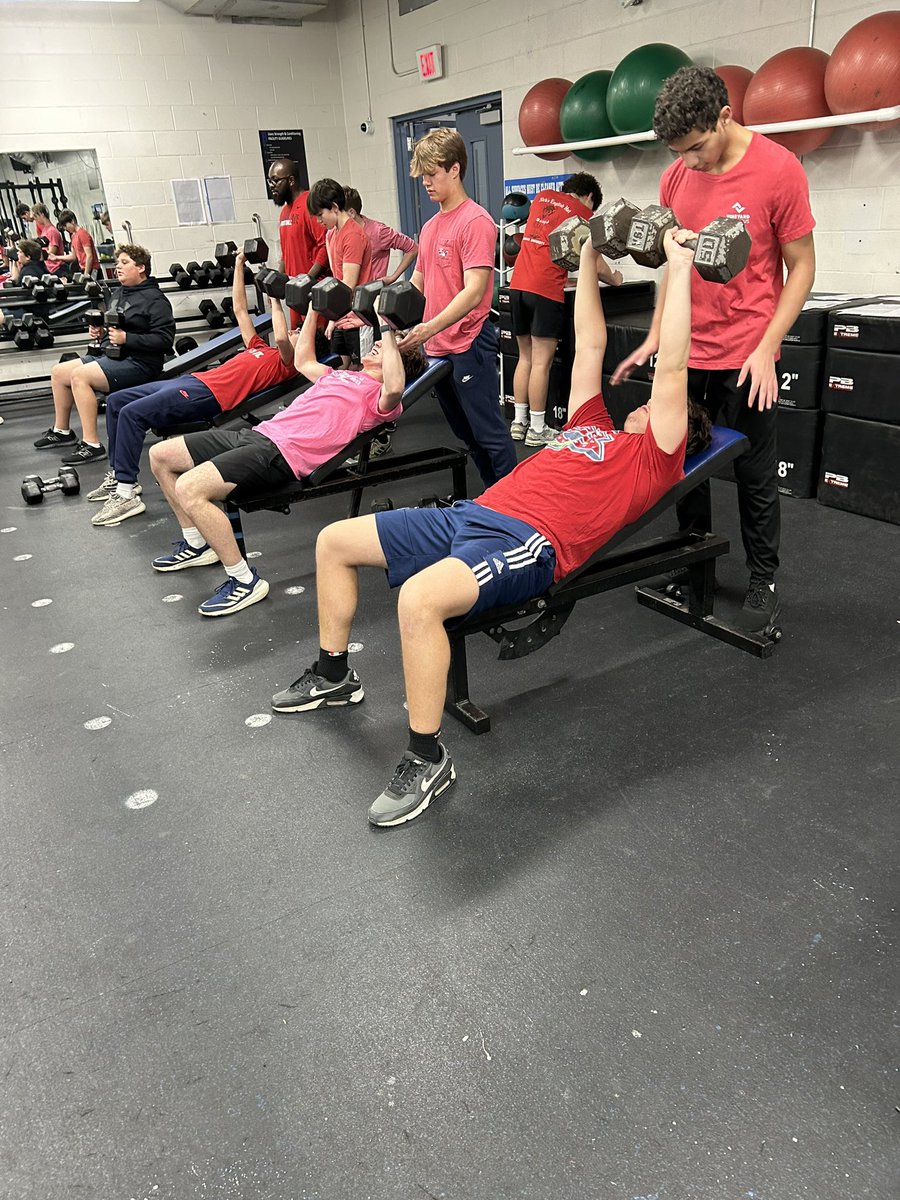 CoachKerrBexley's tweet photo. Great Valentines celebration lift to finish the week!! I love the enthusiasm these guys attack the morning with!! #FGW #lovelifting #hardworkpaysoffs https://t.co/UxfvMAmW7o