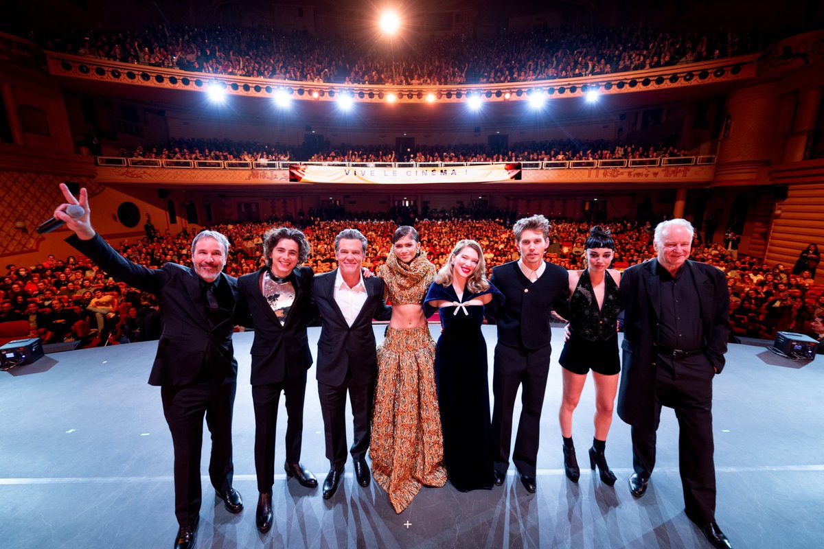 RexStudiosParis's tweet photo. Le #RexStudios est prêt à accueillir de nouveaux autographes d’acteurs prestigieux dans son immense collection. 🤩
Un grand merci à Timothée Chalamet, Zendaya, Josh Brolin, Austin Butler et Stellan Skarsgår. 🙏🏻 https://t.co/Dt72IxnVIM