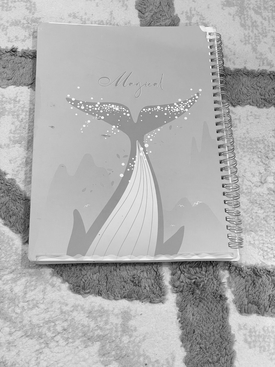 qp050's tweet image. هذا الدفتر كان هو الكامره التي ترصد ما خلف الكواليس مليئ بتدوين الافراح لاخواني المتسابقين وكذلك فيه من الاتراح التي تدمي القلب 

كنت أعُد مافيه لمثل هذه الايام لان بطبيعتنا لكثرة الاحداث وطول الايام التي قضيناها 
الا اننى ننسى الكثير من التفاصيل المضحكة والغريبه والمحزنه 
هذا…