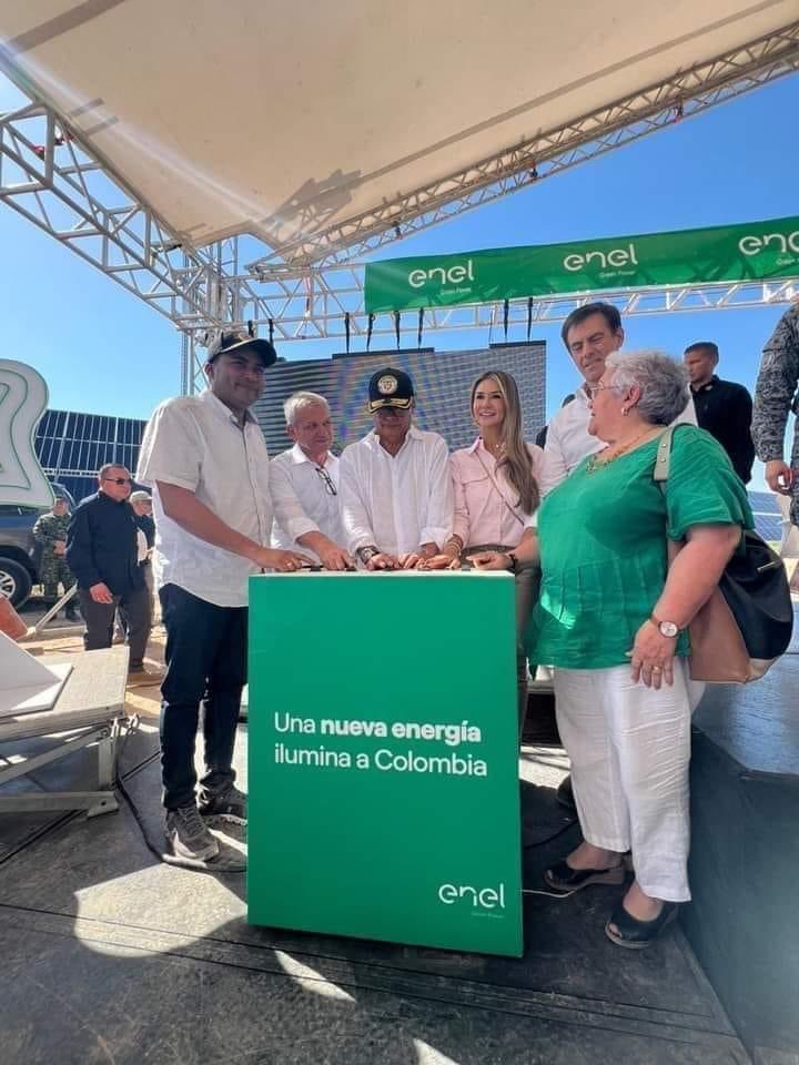 ElizbethCristi7's tweet photo. Ayer se inauguró la planta de energía solar más grande de Colombia, un evento al que, sorprendentemente, no asistió ningún medio de comunicación. Un gran logro para @petrogustavo. https://t.co/fvwnoqC7Vx