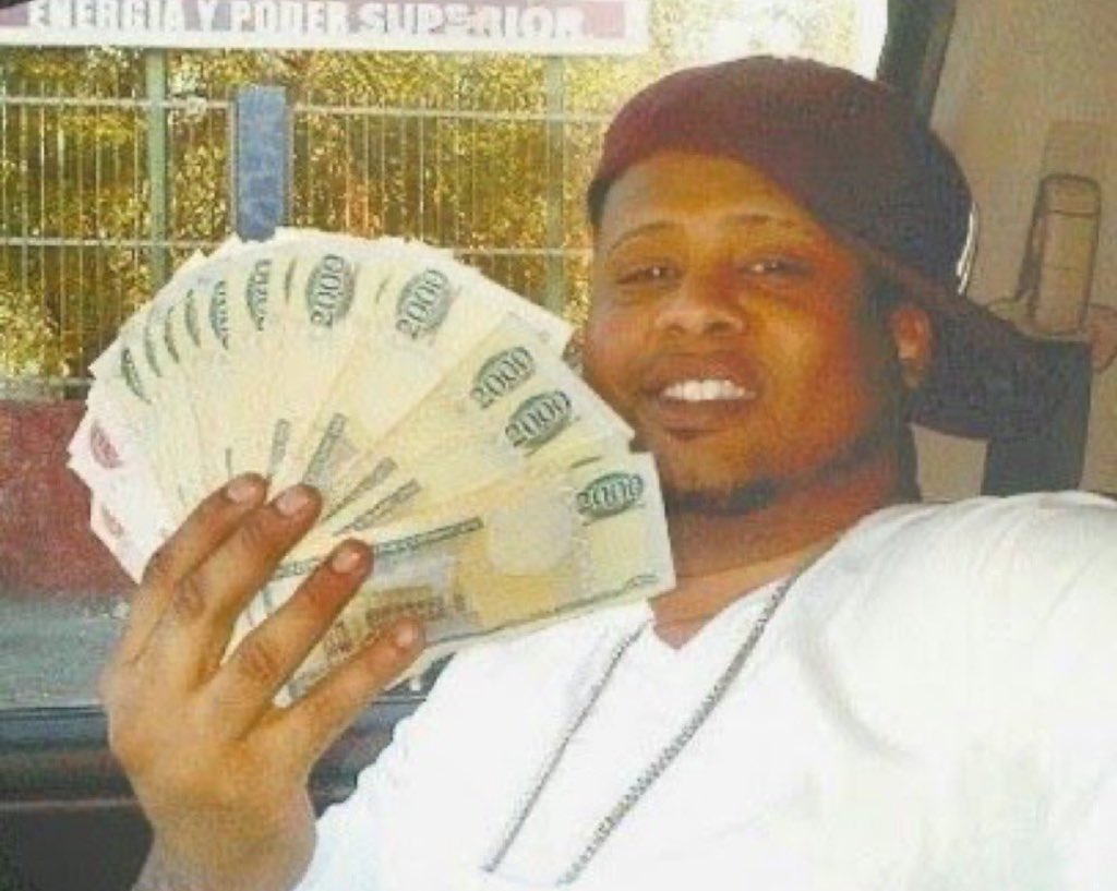 El dueño de la farmacia hoy con las ventas de la evital.