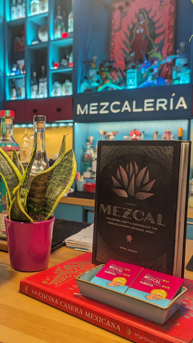 That moment when I met my mezcal soul mate: Mezcal Profundo Amor from Michoacán. A big shout out to the good friends behind La Valentona mezcalería in Granada, Spain for an outstanding evening. Chicken tinga straight from the gods, laughs, and more...