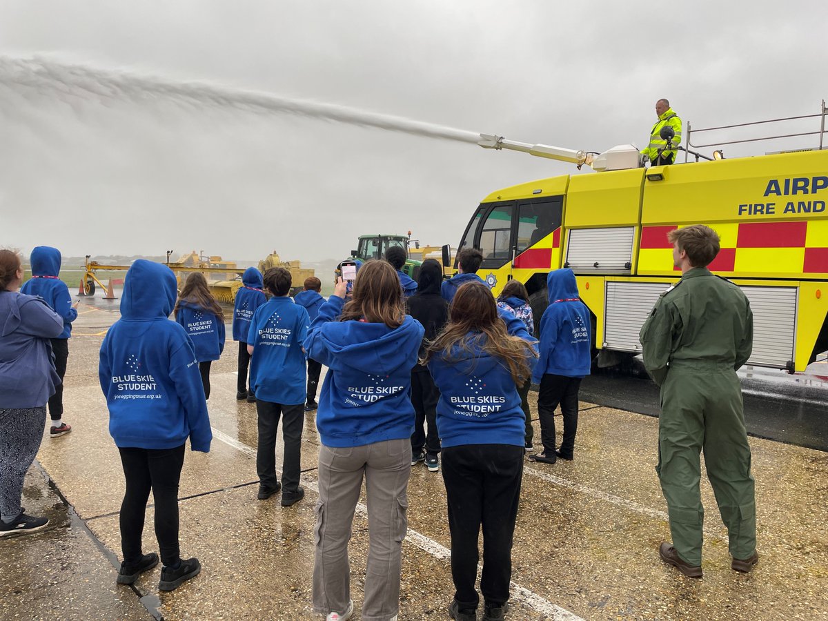 Blue Skies 1 students recently had a fascinating visit to @BOHAirport exploring Air Traffic Control and getting hands-on at the fire station. They learned about the crucial role of clear communication in aviation and witnessed top-notch teamwork at the fire station.🙌✈️