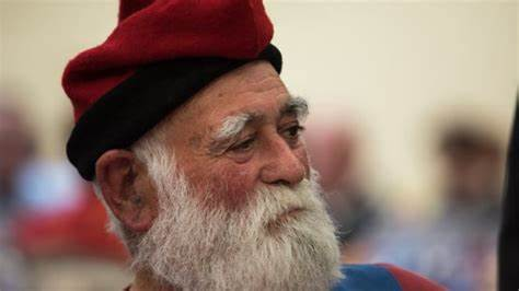 Descansa en pau, Avi. Sempre seràs un referent i un apassionat del Barça i del país.

El millor homenatge que et podem fer és omplir les grades de barretines com la teva pel proper partit a casa.

Som-hi <a href="/FCBarcelona_cat/">FC Barcelona</a>!