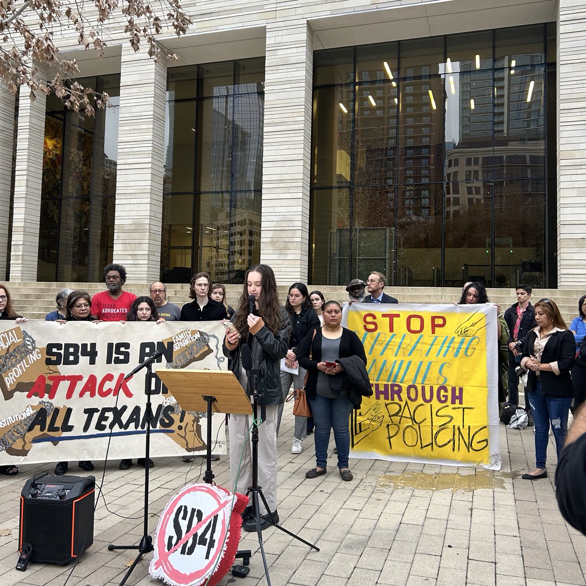 Ahead of today’s federal court hearing, we joined <a href="/the_ILRC/">Immigrant Legal Resource Center</a> <a href="/Grassroots_News/">Grassroots Leadership</a> <a href="/TXCivilRights/">Texas Civil Rights Project</a> <a href="/amergateways/">American Gateways</a> + to demand an immediate a halt on #SB4, Texas’ latest deportation bill. 

“We are here to protect our communities from the unconstitutional overreach of Texas” said Elyse.