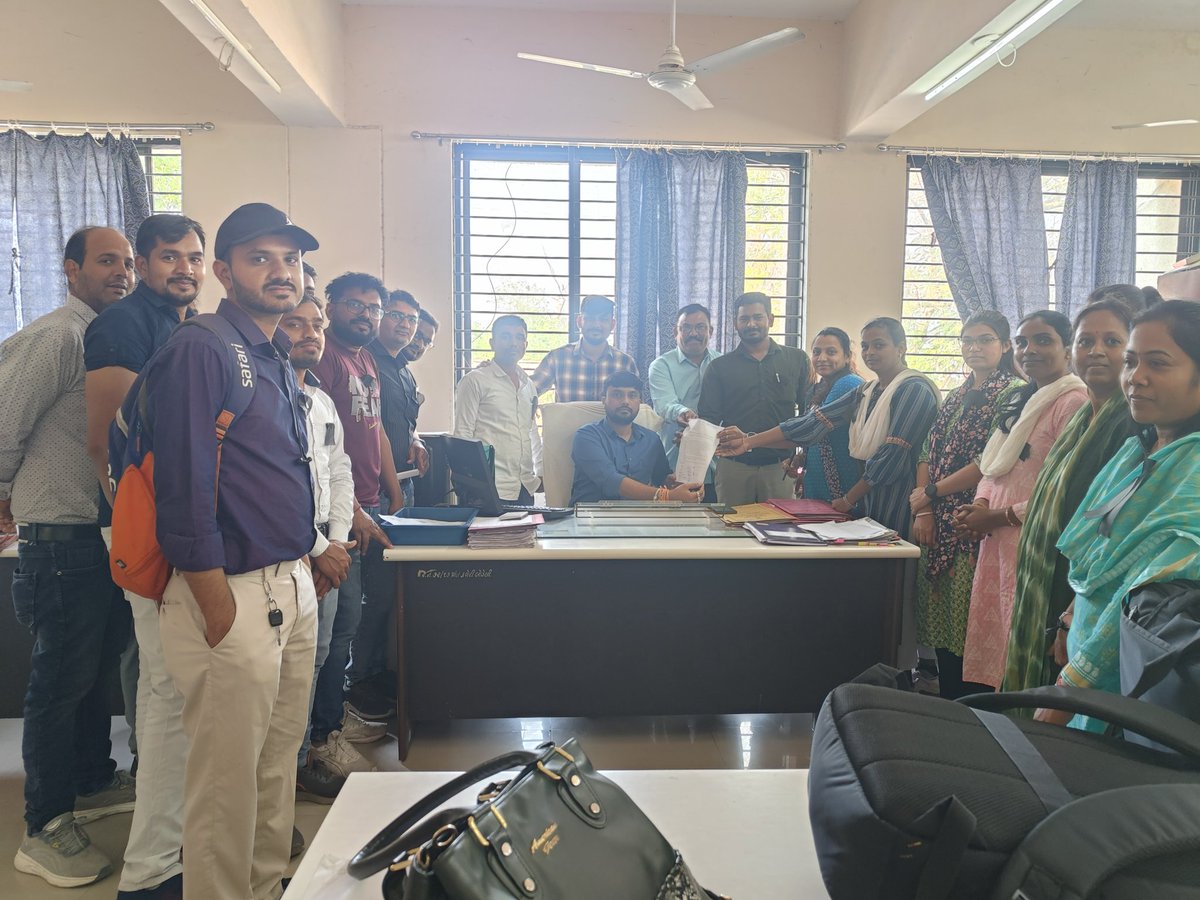 આજરોજ ગુજરાત રાજ્ય તલાટી કમ મંત્રી મહામંડળ ના આદેશ મુજબ
 બોડેલી તાલુકા તલાટી  મહામંડળ   દ્વારા તાલુકા વિકાસ અધિકારી સાહેબશ્રી  તેમજ મામલતદાર સાહેબશ્રી ને #Ops બાબતે આવેદનપત્ર સુપ્રત કરવામાં આવ્યું
 #OPS <a href="/GRTMM1/">ગુજરાત રાજ્ય તલાટી મંત્રી મહામંડળ (OFFICIAL)</a>
<a href="/Bodeli_TcmUnion/">બોડેલી તાલુકા તલાટી કમ મંત્રી મંડળ</a> 
<a href="/tcmchhotaudepur/">છોટાઉદેપુર જિલ્લા તલાટી કમ મંત્રી મંડળ</a>