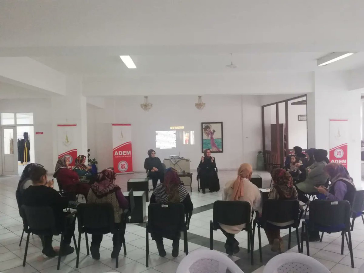 Kütahya Aile Destek Merkezi (ADEM) ile "Bir Yazar, Bir Kitap, Bir Film" etkinliğimiz kapsamında bu hafta Sabahaddin Ali'nin "Kürk Mantolu Madonna" kitabını ve "Selvi Boylum Al Yazmalım" filminin  tahlilini yaptık.Katılımları için tüm okuyucularımıza teşekkür ederiz.📖🦋<a href="/ktbkygm/">KYGM</a>
