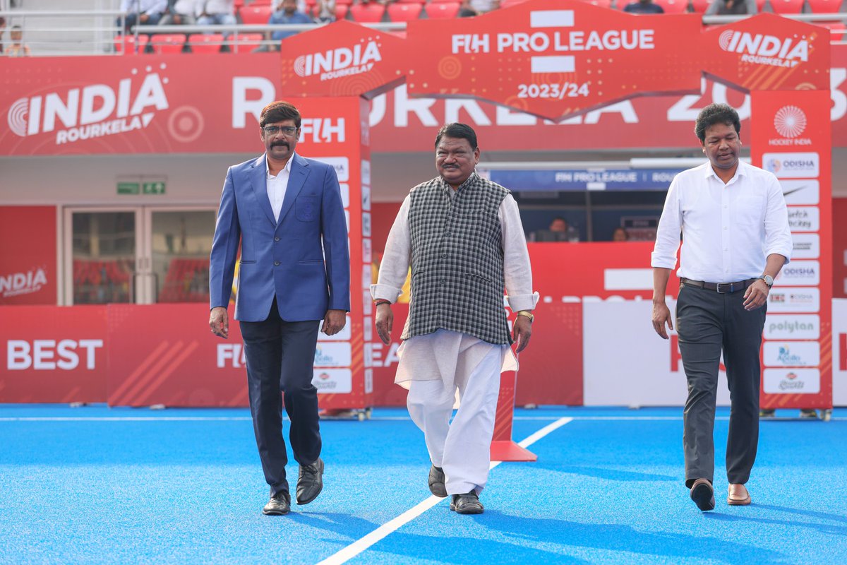 sports_odisha's tweet photo. ସୁନ୍ଦରଗଡ଼ର ସାଂସଦ ଶ୍ରୀ ଜୁଏଲ୍ ଓରାମ୍ ଏବଂ ଅଲମ୍ପିଆନ୍ ଶ୍ରୀ ଲାଜରୁସ୍ ବାର୍ଲା ବିର୍ସା ମୁଣ୍ଡା ହକି ଷ୍ଟାଡିୟମ, ରାରକେଲାରେ ଚାଲିଥିବା  ନେଦରଲ୍ୟାଣ୍ଡ ଓ ଚୀନ ମ୍ୟାଚରେ ମୁଖ୍ୟ ଅତିଥି ଭାବେ ଯୋଗଦେଇ ଉଭୟ ଦଳକୁ ଶୁଭେଚ୍ଛା ଜଣାଇଥିଲେ। 

ସୁନ୍ଦରଗଡ଼ର ଏ.ଡ଼ି.ଏମ୍ ଶ୍ରୀ ରବି ନାରାୟଣ ସାହୁ ପୁରସ୍କାର ବିତରଣ ଉତ୍ସବରେ ସାମିଲ୍ ହୋଇ ଶ୍ରେଷ୍ଠ ଖେଳାଳିଙ୍କୁ ସମ୍ବର୍ଦ୍ଧିତ କରିଥିଲେ। 

#FIHProLeague24 #OdishaForHockey