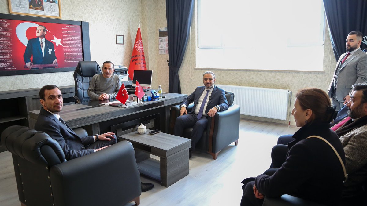 AkKeciorenResmi's tweet photo. İlçe Başkanımız Sn. @AKadirkarapinar , Belediye Başkan Adayımız Sn. @zafercoktan ve ABB Meclis Başkan Vekili Sn.@avfatihunal  ile birlikte, Şehit Kubilay İlkokulu'nda yönetim ve öğrencilerimizle biraraya geldiler.
Kaliteli eğitim, daha adil ve müreffeh bir dünya için tüm kadrolarımızla çalışmaya #devam
#KeçiörenHazır 
#HazırızKararlıyız 
#AnkaraAKolacak

@RTErdogan 
@hakanhanozcan 
@AkpartiAnkara 
@AKadirkarapinar 
@turgutaltinok06 
@zafercoktan