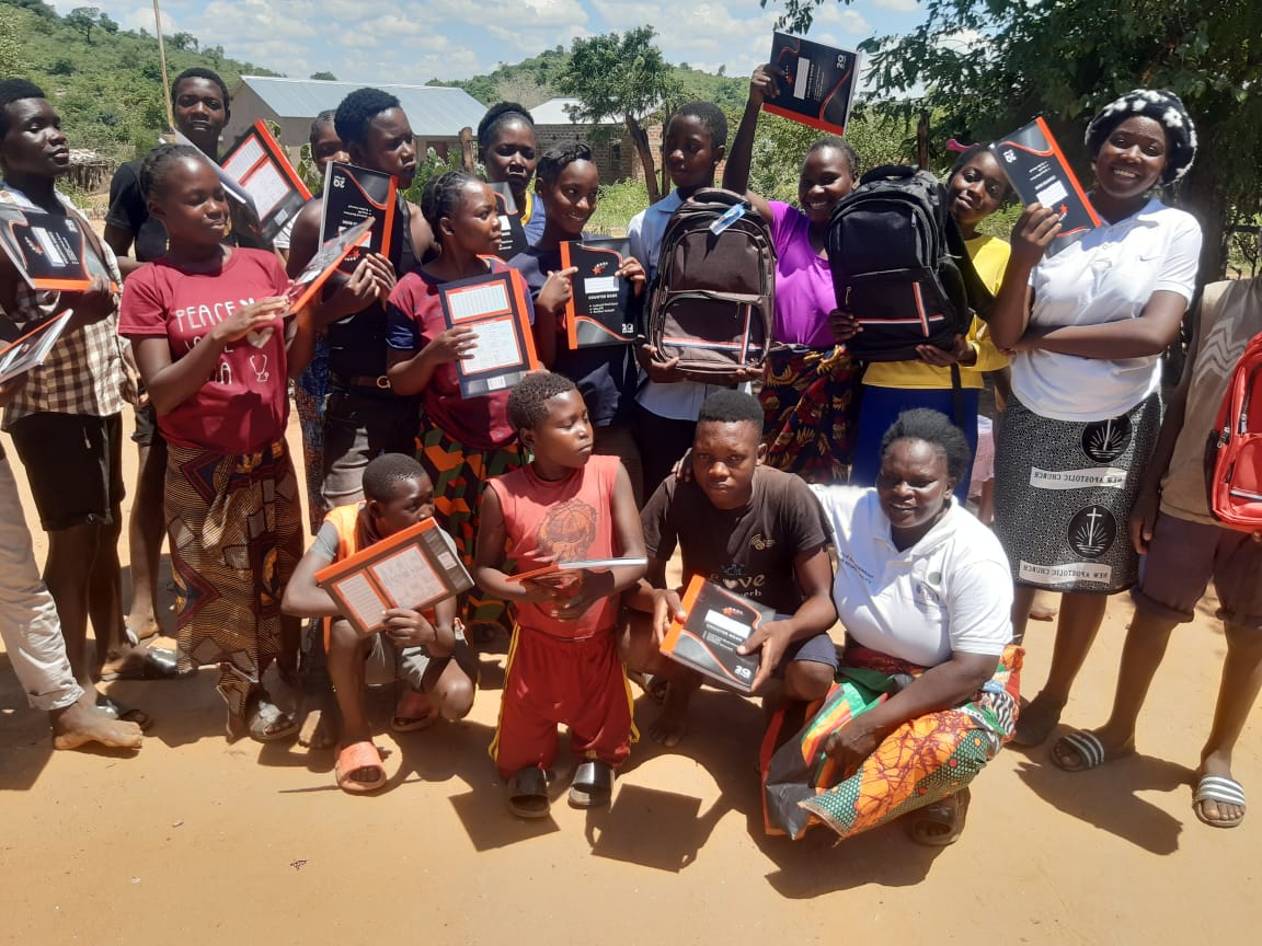 CEJZambia2010's tweet image. CEJ Sinazongwe: Bulamachacha Savings Group Success Story; Witness the transformative power of the self-savings-led #villagebanking initiative as they recently handed over essential school supplies to 20 members of the Bulamachacha Savings Group. 
👉cejzambia.org/bulamachacha-s…