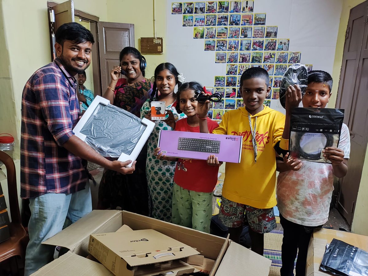 malpani's tweet photo. New https://t.co/ovy3Ne1ieG pod in Madurai!
We want every Indian kid to have a smile and a PC!
@apnipathshala_ https://t.co/zuS5zXqYy4