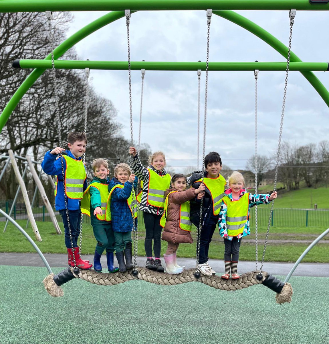 Holiday Club fun at Ilkley Riverside Park today! We love our days out with Mrs Kernick and her  team 🚌🛝 @IlkleyChat @ilkley @Alpha_Schools @isaschools @50TTDBradford #Ilkley #riversidepark