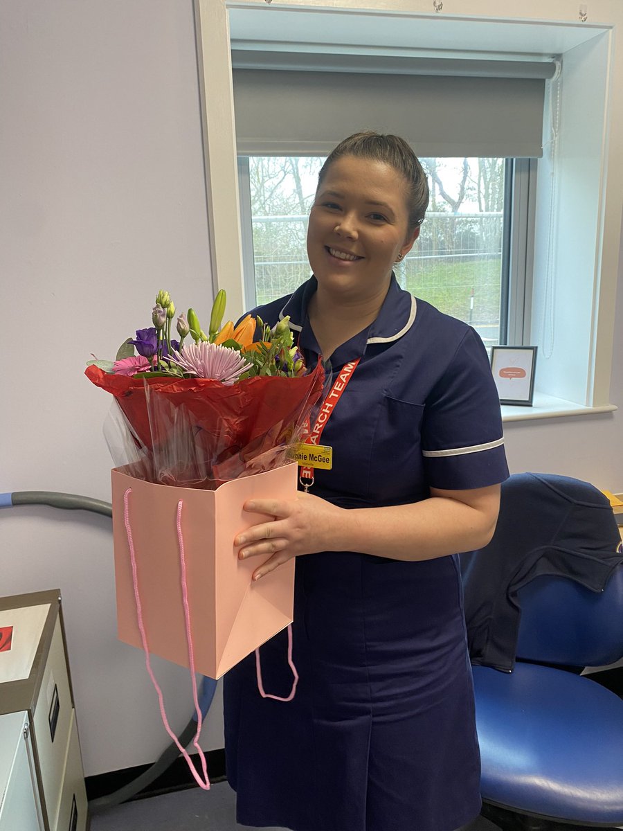Lovely surprise in the @MSEResearchTeam yesterday for Valentine’s Day 🥰❤️ Who is your secret admirer Sophie McGee our wonderful research midwife? @MSEHospitals #midwife