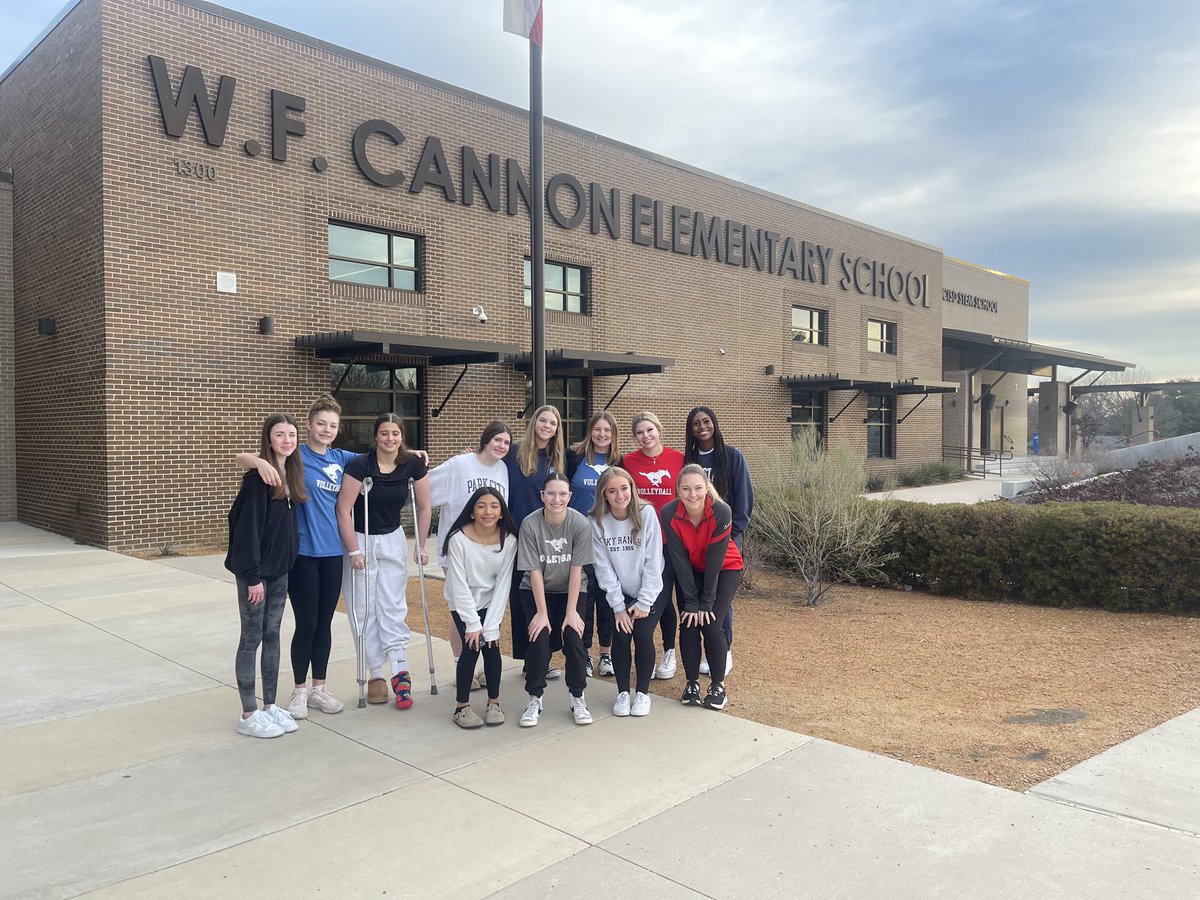 HIGH FIVE THURSDAY!! We loved getting to celebrate an upcoming 4-day weekend with <a href="/TimberlineNews/">Timberline Elementary School</a> <a href="/TESHilcher/">Liz Hilcher</a> and <a href="/canSTEM/">Cannon Cubs</a> Thank you! #mustangsgiveback <a href="/GCISD_Athletics/">GCISD Athletics Dept.</a> <a href="/GCISD/">Grapevine-Colleyville ISD</a> ❤️🐴🏐#alwaysamustang