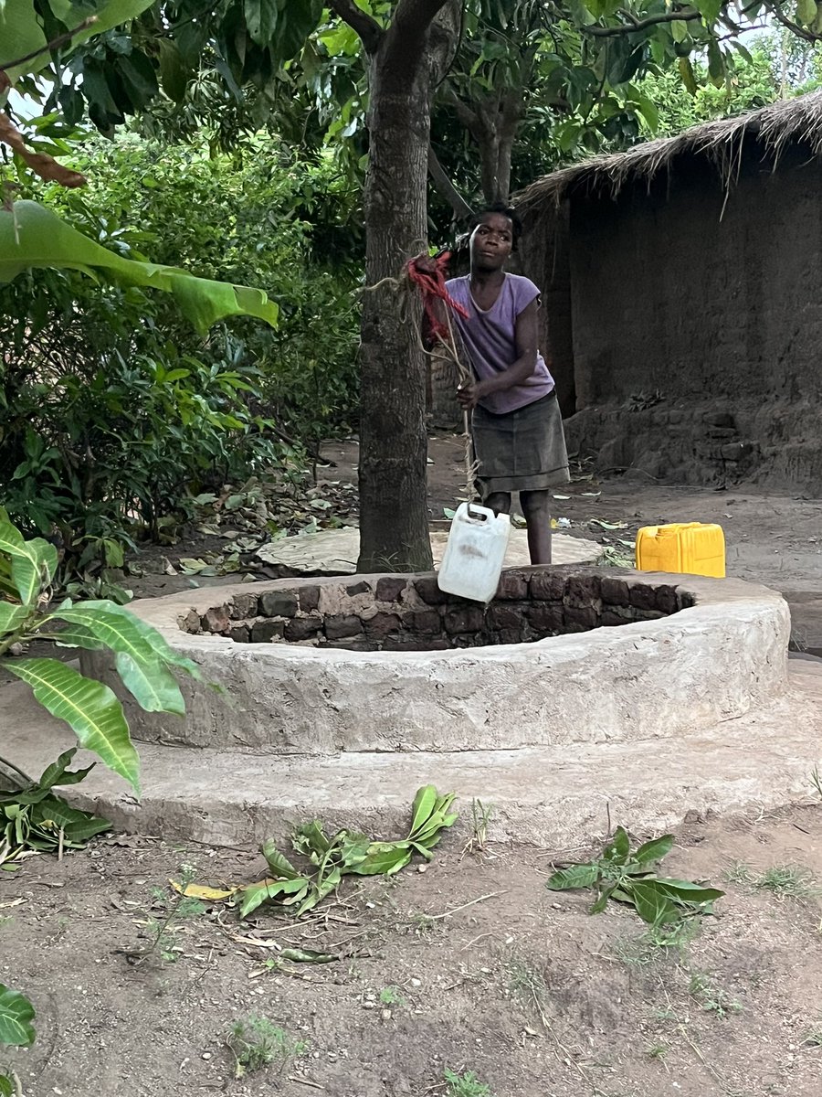 haurralde's tweet image. #Mozambique #Chimoio no olvidemos que estas mujeres valientes luchan cada dia contra la #pobreza y la falta de #Agua , ayudarles a mejorar sus vidas es casi un imperativo moral
@gipsolidarioa @goizanealvarez