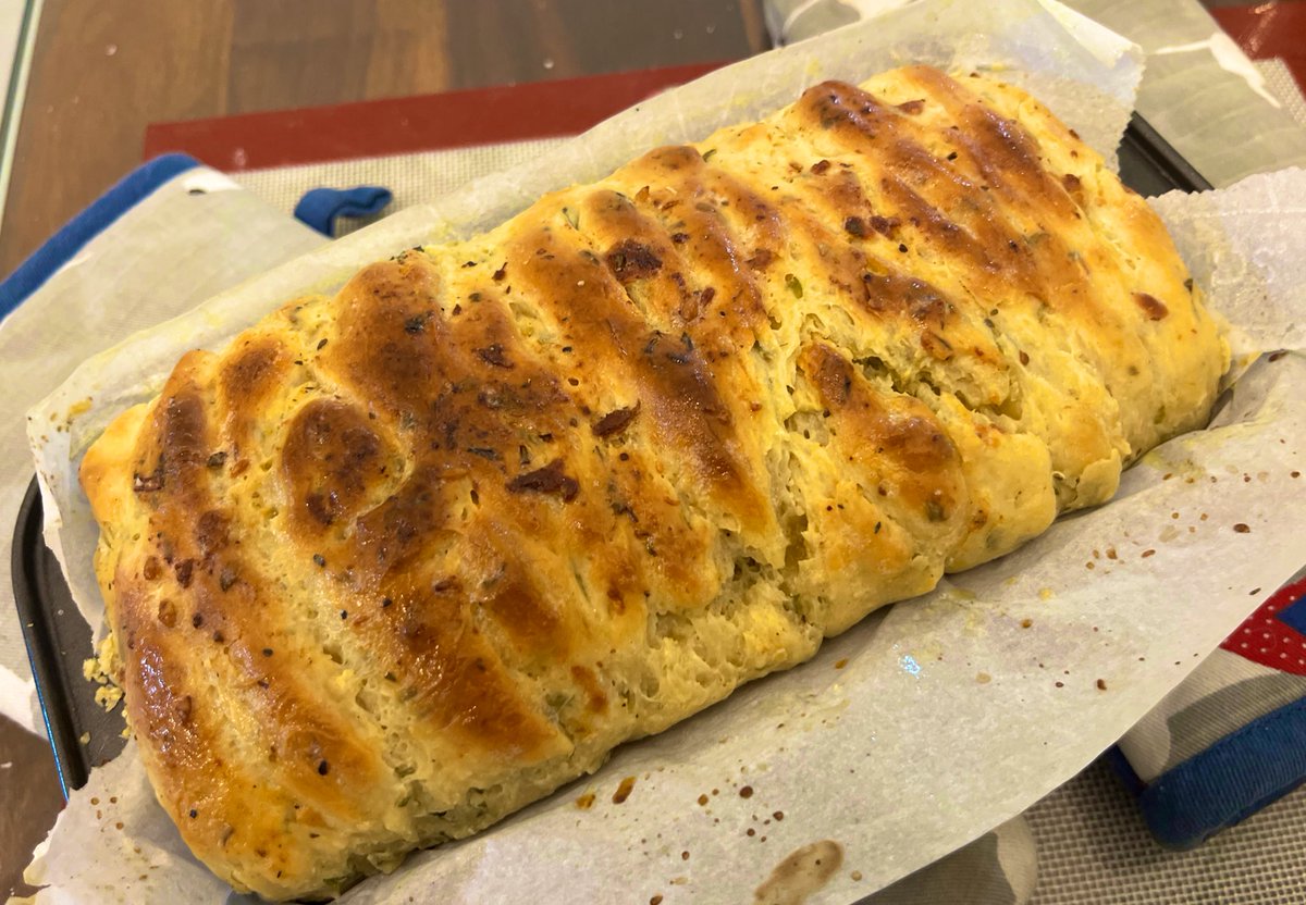 And out she is, of the oven. 

#GarlicPullApartBread
#HomemadeBread
#SimpleHomeBakes