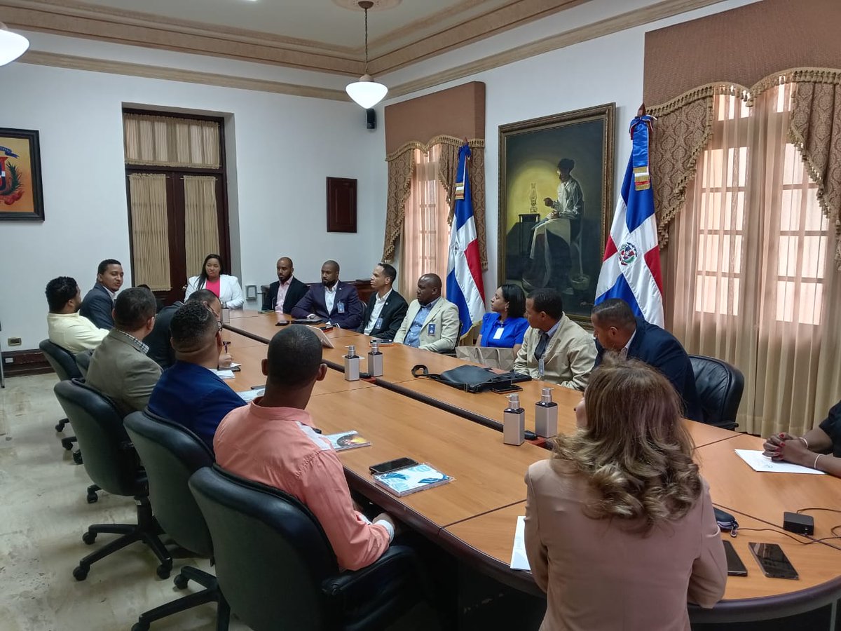 En la primera reunión del año con líderes juveniles cristianos de diversos concilios y entidades cristianas. Marcó el inicio de un trabajo conjunto para crear sinergias y propuestas que impactarán a jóvenes en todo el territorio nacional

🤝✨ #OficinaEnlace #ComunidadCristiana