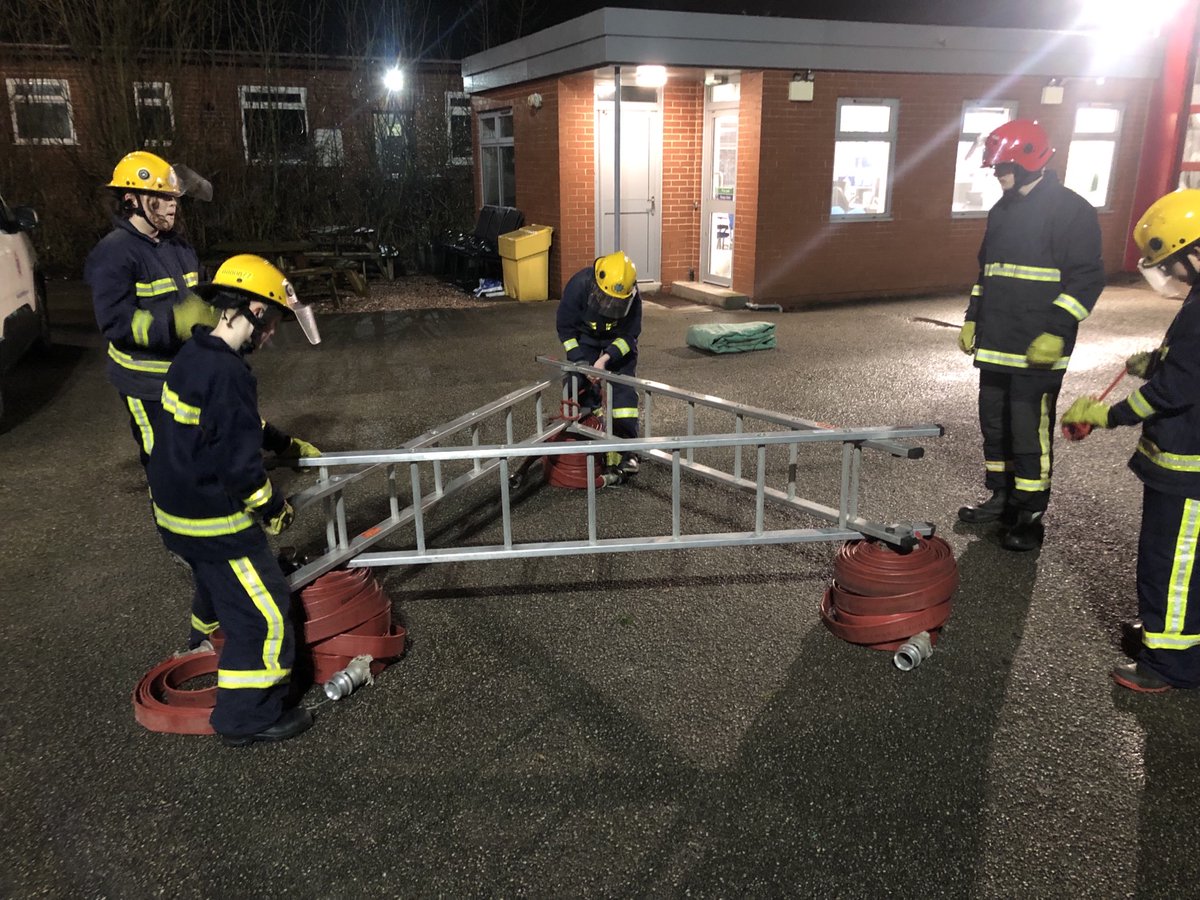 CheshFireCadets's tweet image. Last night, Middlewich Cadets learnt how to construct a Dam using a triple extension ladder, hose, a salvage sheet &amp;amp; lined. This exercise formed part of their current training in the use of a Light Portable Pump.