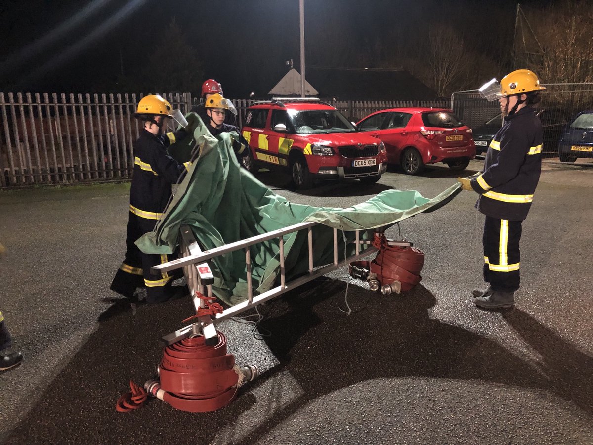 CheshFireCadets's tweet image. Last night, Middlewich Cadets learnt how to construct a Dam using a triple extension ladder, hose, a salvage sheet &amp;amp; lined. This exercise formed part of their current training in the use of a Light Portable Pump.
