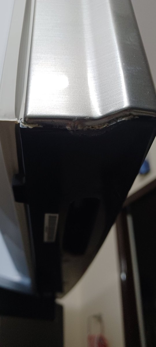 kunalkrishnan's tweet photo. 2 days 2 premium products delevered, by @croma @SamsungIndia @Samsung . What a great service with faulty / damaged  products. Thanks for such faulty product. https://t.co/Y3qTeRWexf