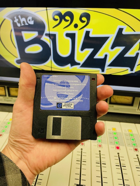999thebuzz's tweet photo. Coming up at noon...

https://t.co/IQMKHUFnne

#buzzbacklunch

#Tbt https://t.co/hziKfH3lmF
