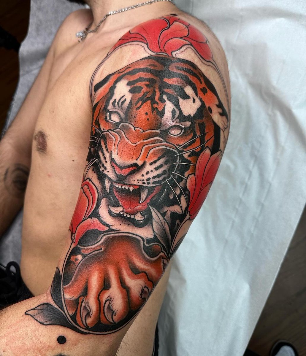 Killer neo-traditional tiger inked by Lucas Ferreira with Killer Ink tattoo  supplies! #tattoo #neotraditional, image size:1031x1200