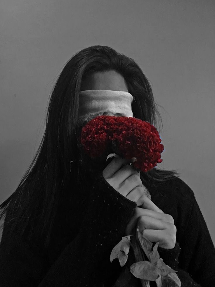 itzraxa's tweet image. اگر دُنیا کے تمام نابیناوں کو آنکھیں دے دی جائیں تب بھی دو لوگوں کی بینائی نہیں لوٹے گی
ایک تم جسے میری محبت نظر نہیں آئی اور ایک ہم جسے تمارے سوا کچھ نظر نہیں آیا 🥀