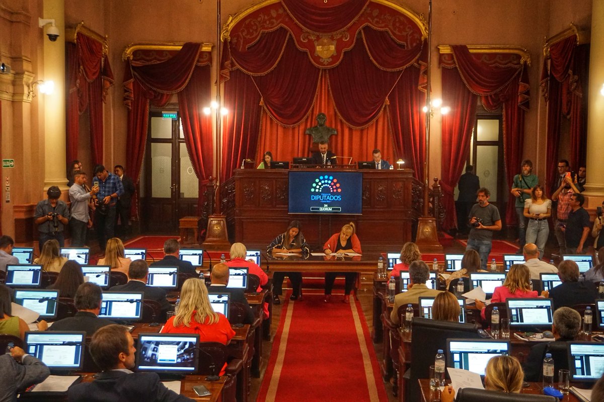 BrunoSarubi's tweet photo. Aprobamos en Diputados la #Ley Presentada por el Ejecutivo de “Emergencia Educativa” 

Tiene DOS EJES CENTRALES: 
1- Presentar un Plan de Alfabetización.
2- Poner en optimas condiciones la infraestructura de todas las escuelas. https://t.co/vn86a9QIUg