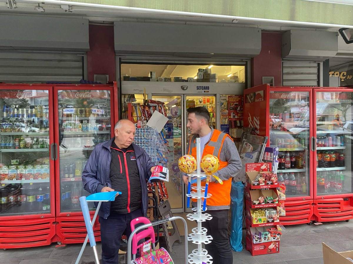 AkGencCukurovaa's tweet photo. 📍BEYAZEVLER MAHALLESİ

Çukurovayı sokak sokak, mahalle mahalle gezmeye söz verdik. Adanayı hak ettiği hizmete kavuşturacağız.

@fmkocaispir ve @fcingozler 'in broşürlerini dağıttık.

#ÇGK https://t.co/Sqlgoe9YMH
