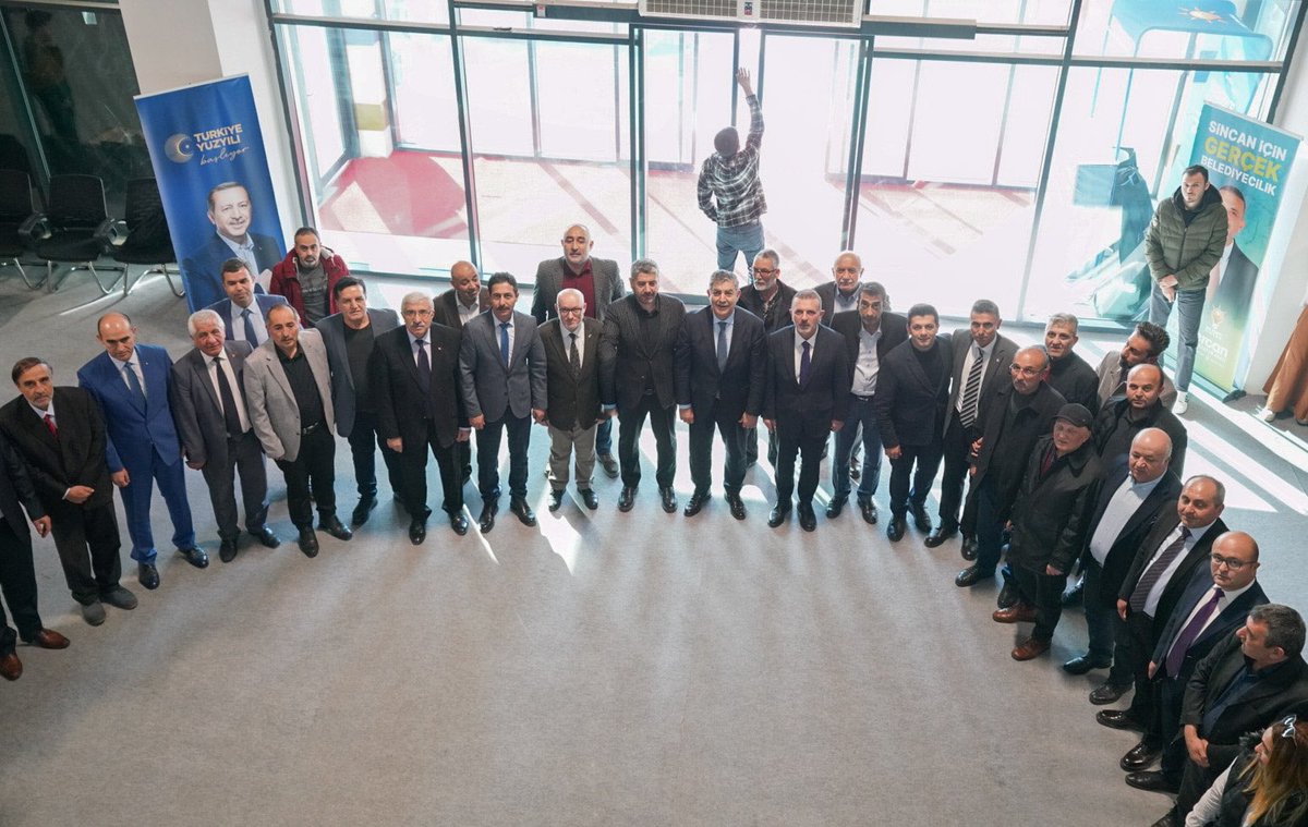 📍Sincan SKM

AK Parti Siyasi Erdem ve Etik Kurulu Üyesi Sn. Hilmi Gökçınar ve İlçe Başkanımız Sn. Mustafa Özcan ile dava arkadaşlarımızla bir araya geldik.

Hayalimiz, gayemiz, hedefimiz belli; 31 Mart'ta Ankara gerçek belediyecilik ile buluşacak.

#AnkaraBizimHepimizin