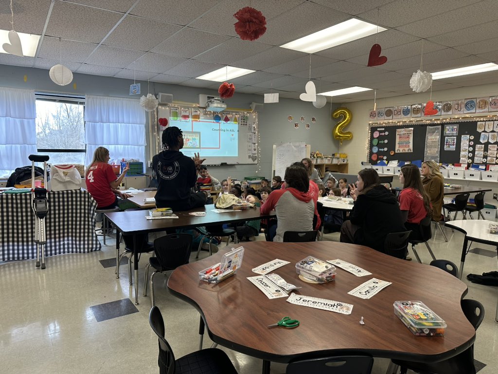 KnicolASL's tweet photo. ASL IV Students made their rounds to 12 different classrooms @SHAWNEE_ESC last week! We’re loving the opportunity to connect our seniors to these sweet students while learning ASL! #whyWEsign @CincyASLJess @FirebirdTweets @WFreshtweets https://t.co/m7FlcXIw8h