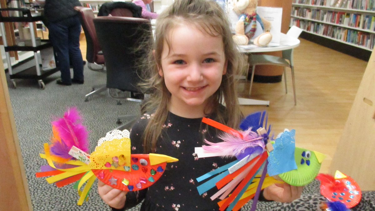 LancsLibraries's tweet image. Our Culture Hack volunteer had a lovely time with the Children at #EuxtonLibrary making colourful craft birds
#CultureHacks #YoungVolunteers