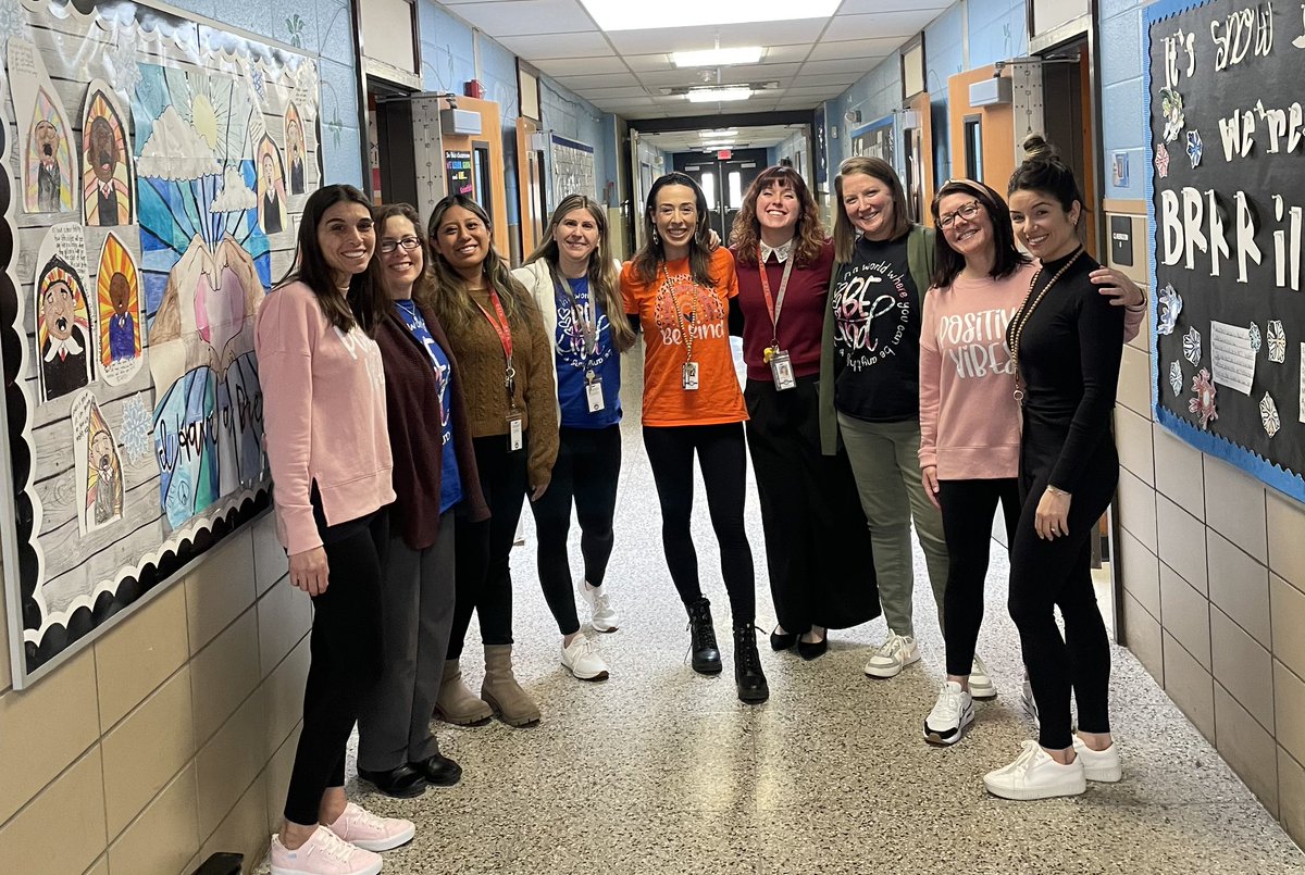 @HTSD_Langtree @WeAreHTSD Upper hall teachers spread Positive Vibes and Kindness during Random Acts of Kindness Week!!