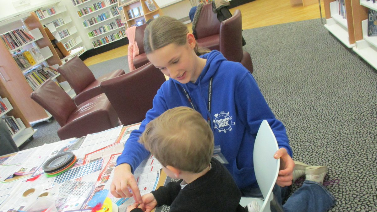LancsLibraries's tweet image. Our Culture Hack volunteer had a lovely time with the Children at #EuxtonLibrary making colourful craft birds
#CultureHacks #YoungVolunteers