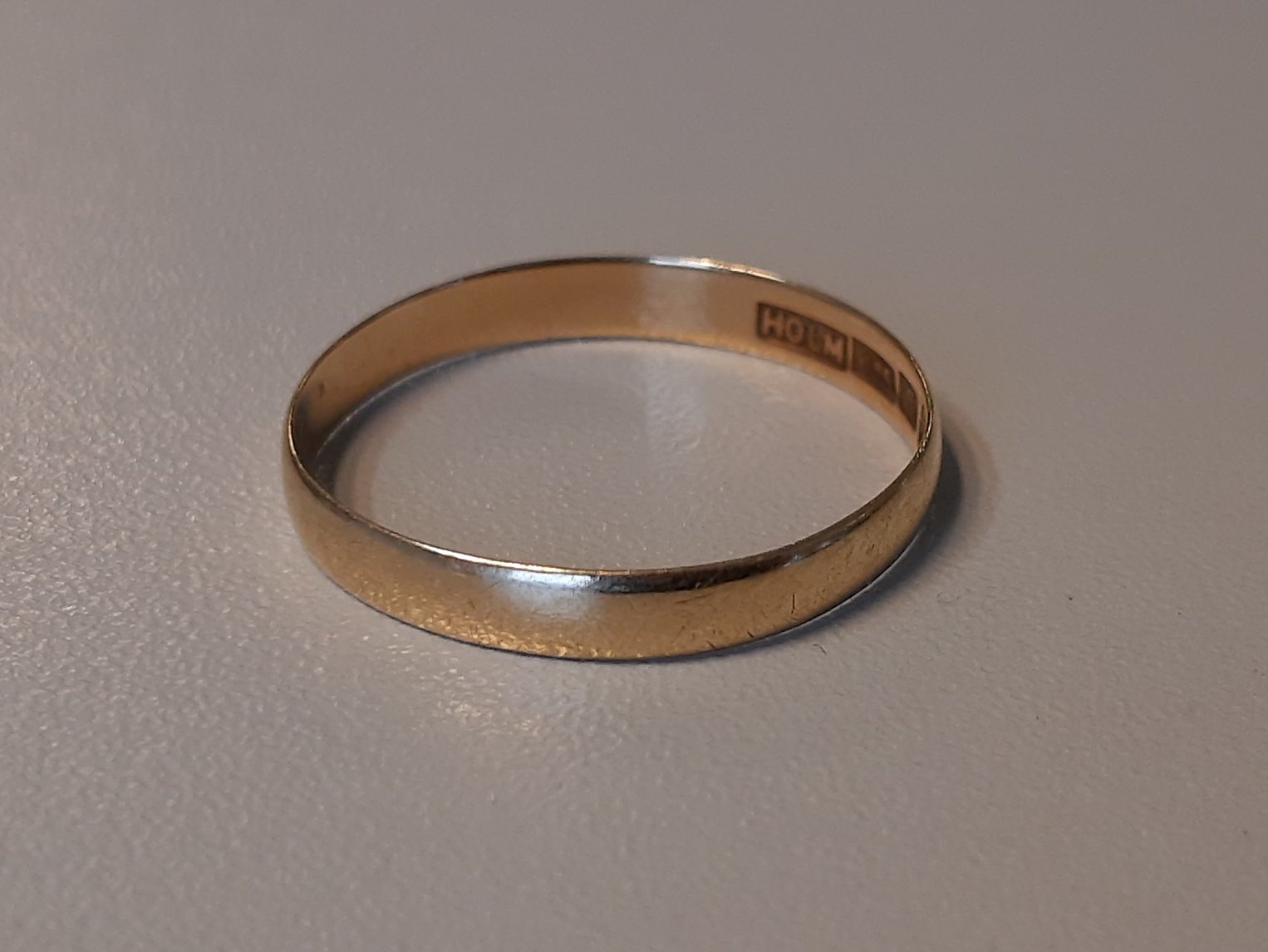 Золотое обручальное кольцо 585 пробы. Золотое кольцо печатка 585 проба. Кольцо из красного золота 585 пробы. Кальцо золотой обручальное кольцо 585. Золотое обручальное кольцо 585 пробы.