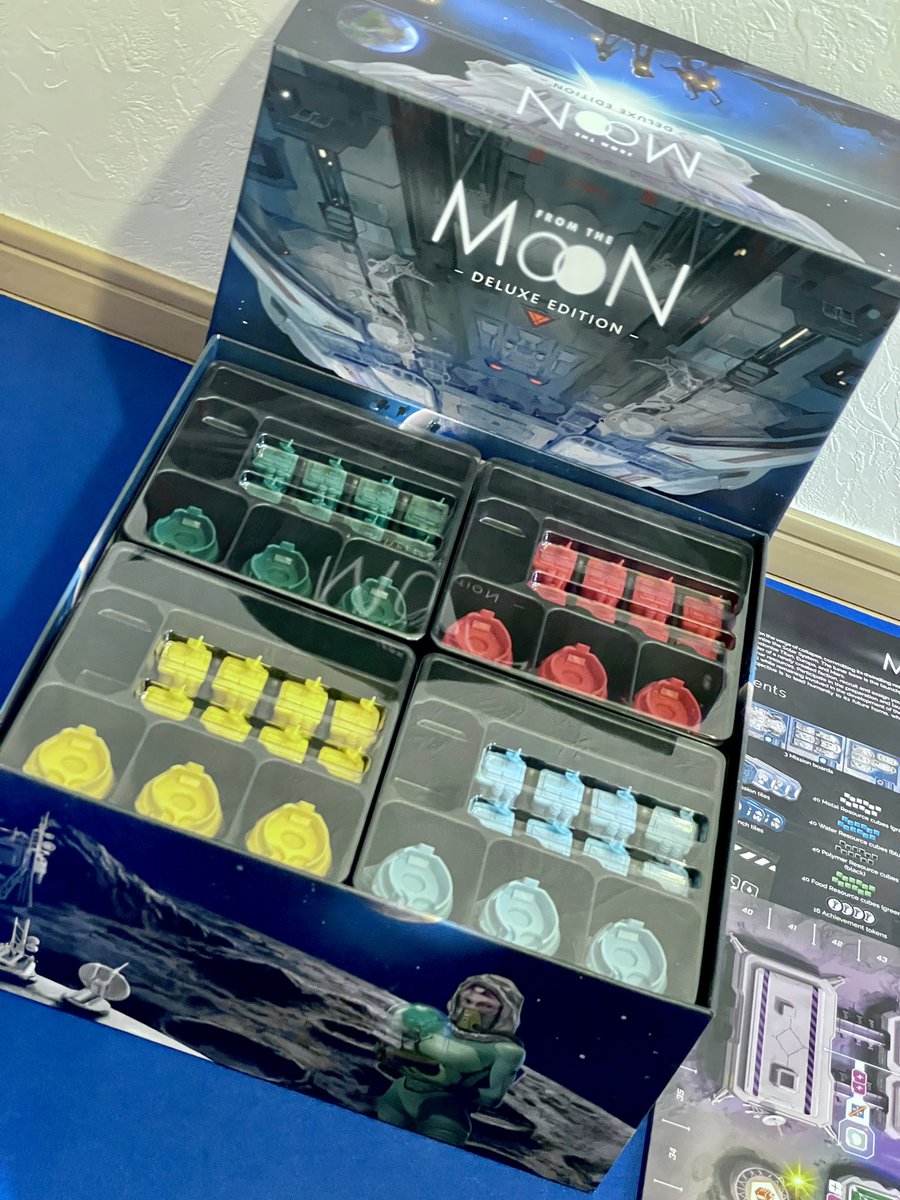 NekoYashikiMeow's tweet photo. 【着弾報告 2/15】
『FROM THE MOON』
Kickstarterでプレッジしていた『FROM THE MOON』が着弾‼️
月面での宇宙船開発を目指していく、ワーカープレイスメントゲーム。ルールブックの和訳、頑張らないとなぁ(。-_-。)
#FromTheMoon #kickstarter https://t.co/GLFLd2V9d1