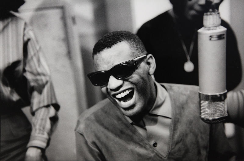 En 1962 Ray Charles graba su famosa versión de 'I Can't Stop Loving You', N°1 por 5 semanas en EEUU. La canción original fue compuesta y lanzada por el cantante country Don Gibson 5 años antes; Charles la hizo soul y eterna. Un día después de San Valentín seguimos enamorados ❤️