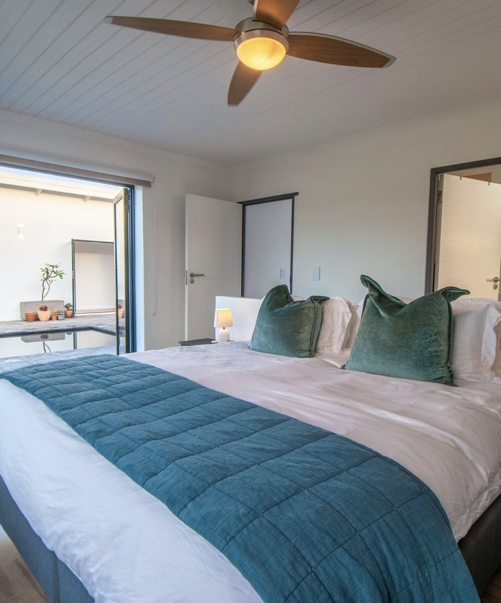 SaElegance's tweet photo. ๐#Stillbay stunning views for days โค๏ธ sleeps up to 10 adults and 2 kids with a minimum stay of 2nights from R6900 per night. Ts&Cs Apply - subject to availability #Travel #VisitSouthAfrica #adultingshowmax https://t.co/XJiMfv3Q41