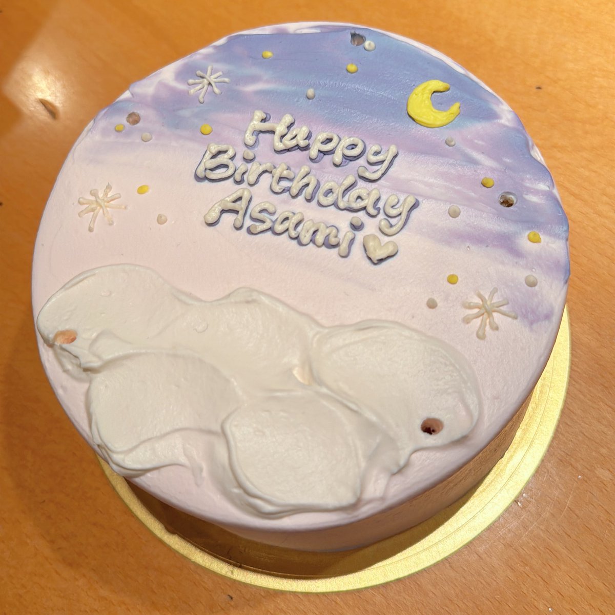実は今日のRHでも、ツアーチーム総出でおめでとうしていただきました🥹 一昨日もりらちゃんとスタッフからケーキを貰ったり、こんなに誕生日続いていていいのか……。幸せ者です。ありがたい限りです🥲 📸 @shumpei_1002