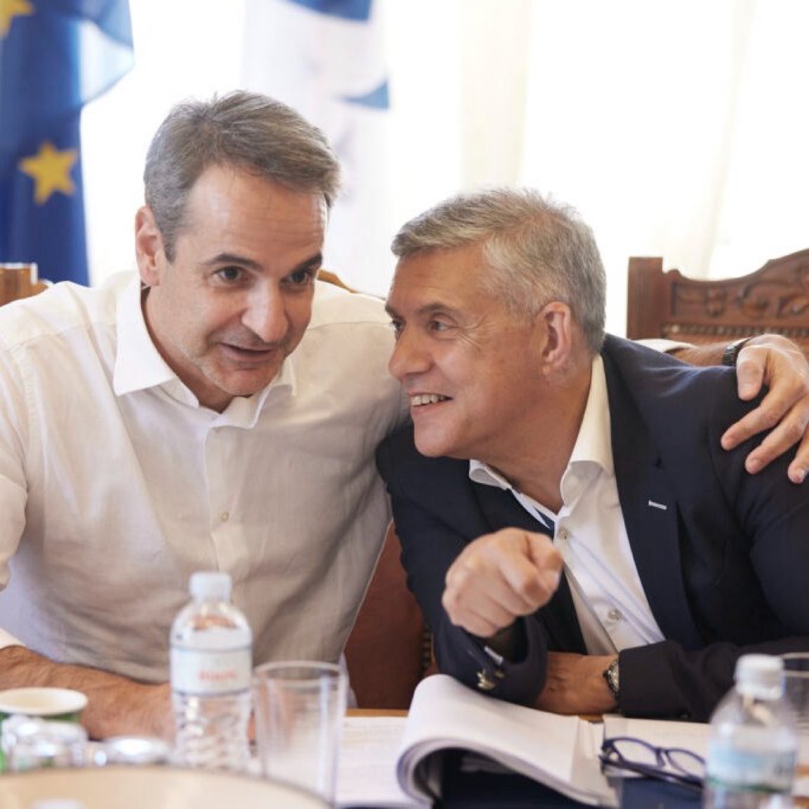 entimos3's tweet photo. — Θυμάσαι τότε που σου τηλεφώνησα να κάνεις το μπάζωμα?
— Μπα όχι ούτε που το θυμάμαι.
— Έτσι μπράβο.
#τεμπη_εγκλημα https://t.co/39ww9WNUeC