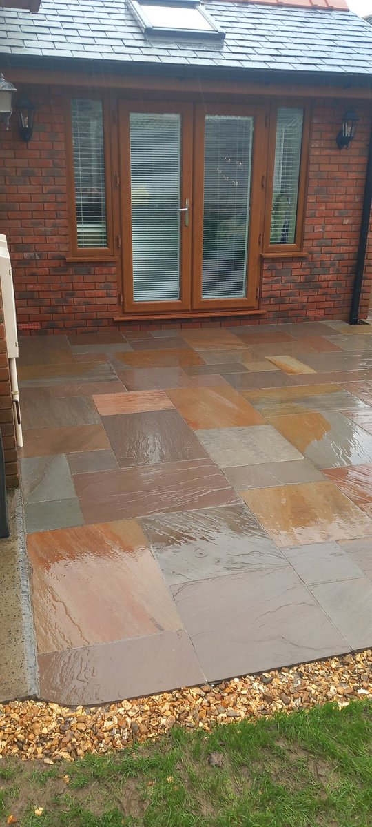 Neilrichards774's tweet photo. 50m2 indian sandstone . Jointed with flowpoint from @Ultrascape_UK https://t.co/72rLQoD1j4