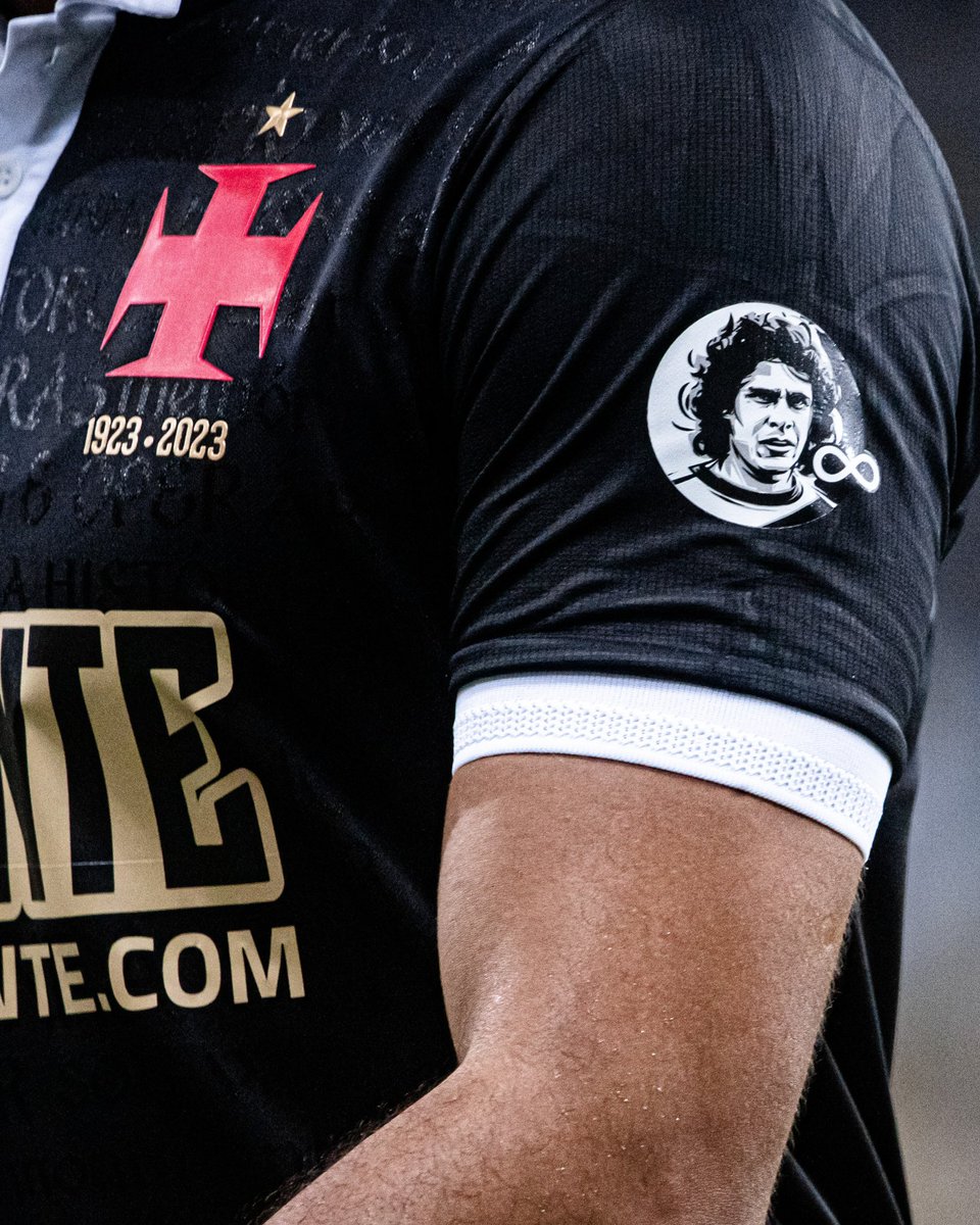 A noite alcama nossos pensamentos 
Após ter voltado a ver a jogo, estou ainda mais orgulhoso de estar vestindo esta camisa.
Meus companheiros foram exemplares, assim como a nossa torcida que nos enche de amor em cada partida.
1/2