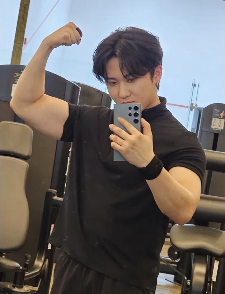 forbinniechae's tweet photo. gym bros https://t.co/ApRXHGiAYD